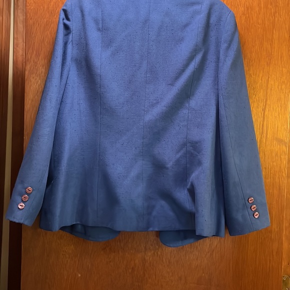 Womens size 38 blue blazer with button front, lined and pockets-worn maybe once - Picture 7 of 7